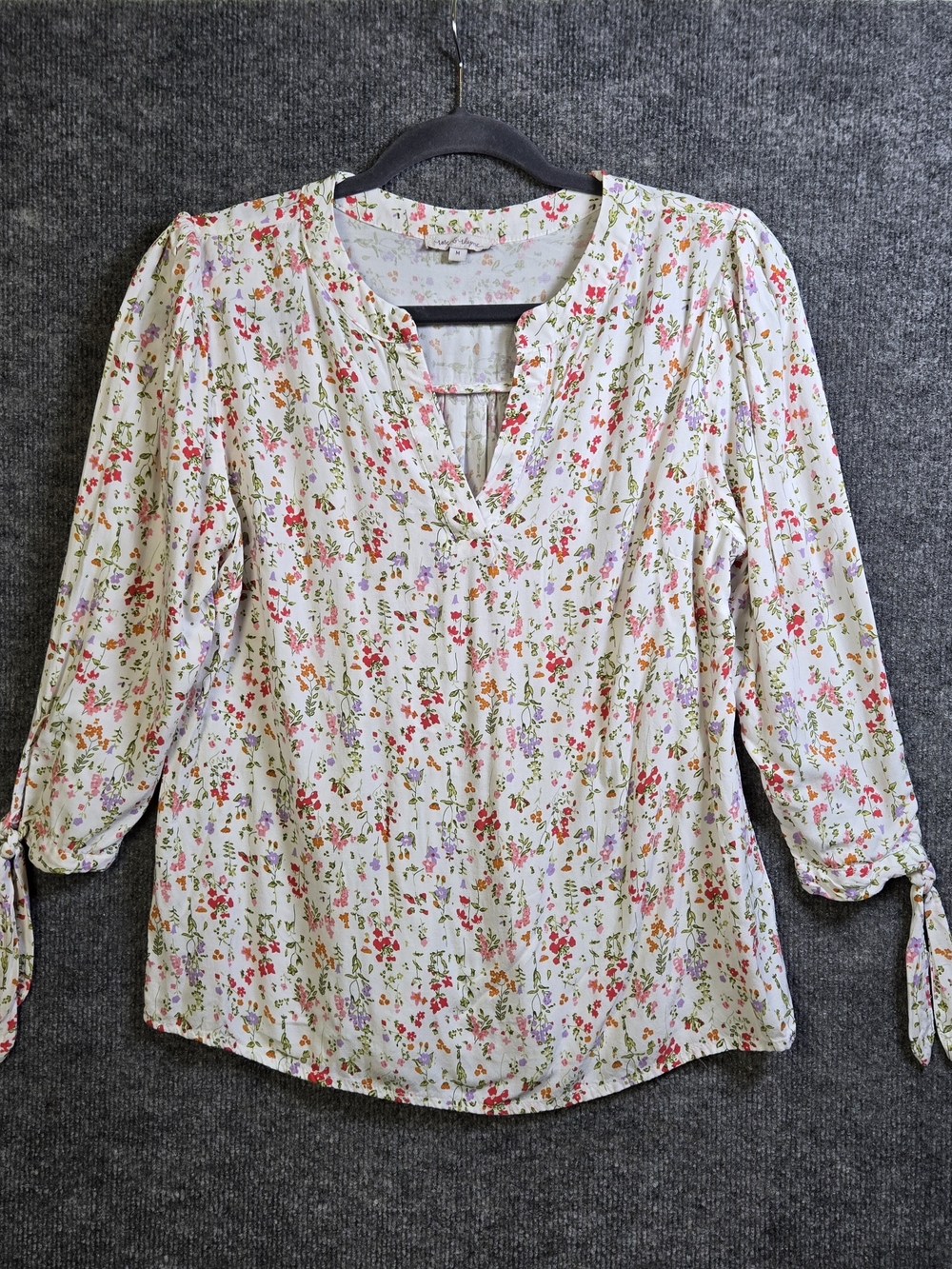 Rose and Rhyme Top Womens M Green Pink Wildflower Garden Boho Tie Cuff